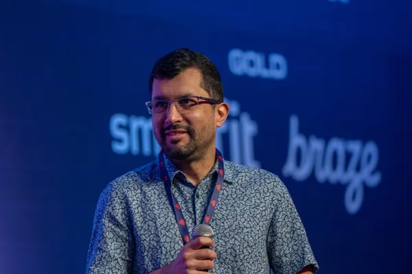 Palestrante interagindo com o público no Tropical on Rails 2025