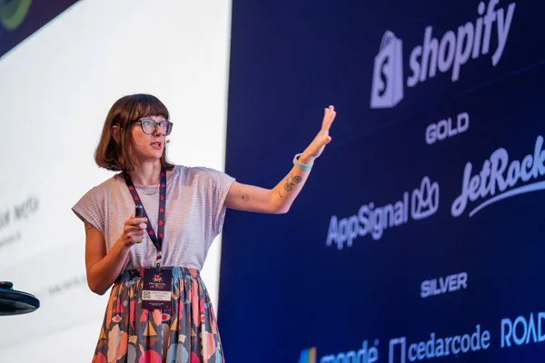 Talk no palco do Tropical on Rails 2025