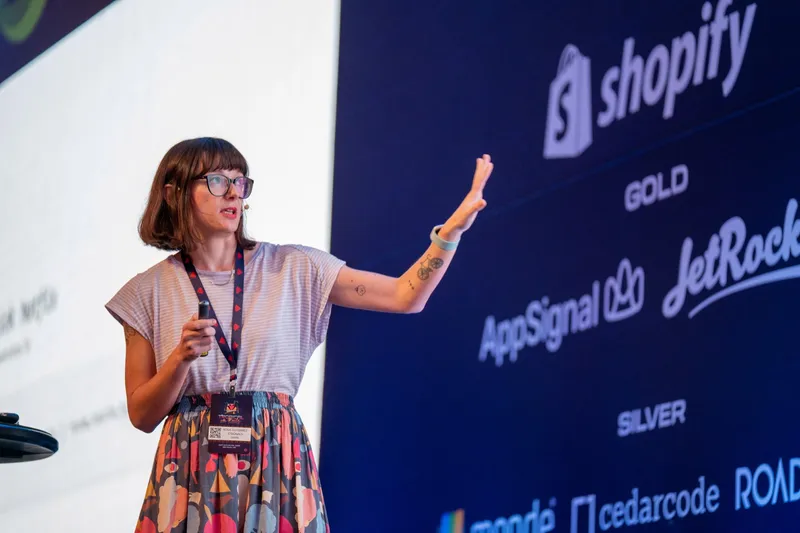 Talk no palco do Tropical on Rails 2025