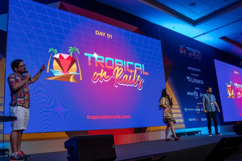 Abertura do Day 01 do Tropical on Rails 2025